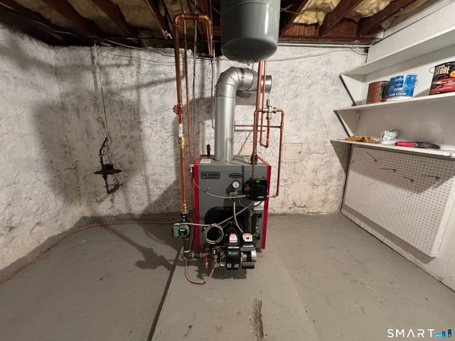 90 Larchmont Avenue, Waterbury, CT 06708