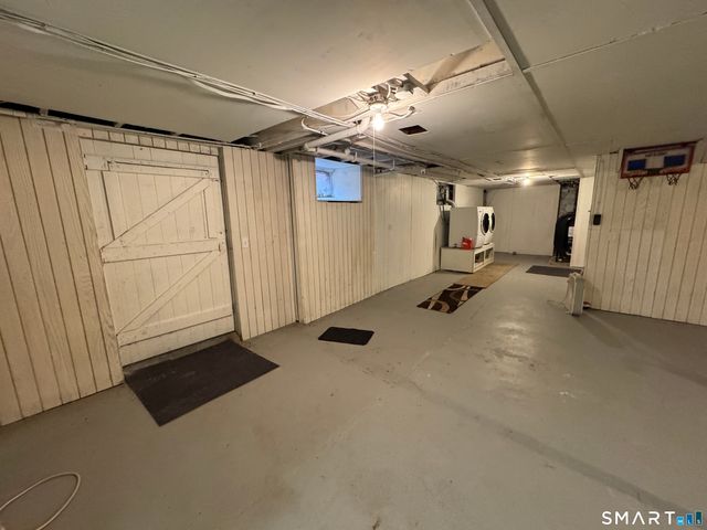 90 Larchmont Avenue, Waterbury, CT 06708