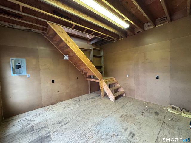 90 Larchmont Avenue, Waterbury, CT 06708