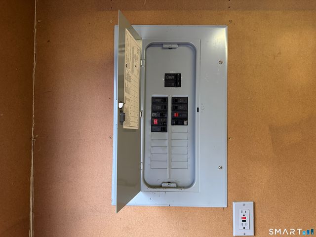 90 Larchmont Avenue, Waterbury, CT 06708