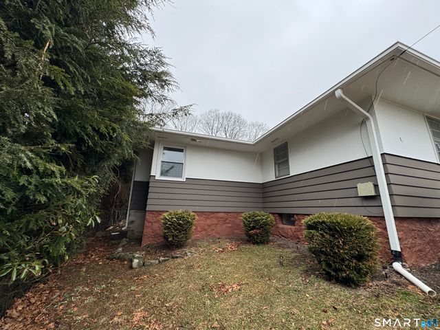 90 Larchmont Avenue, Waterbury, CT 06708