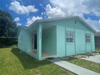 2260 NW 61st St, Miami, FL 33142