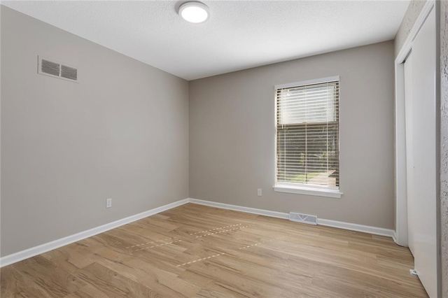 323 Gladstone Drive, Blue Springs, MO 64014