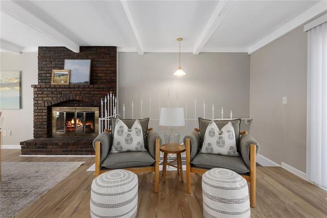 323 Gladstone Drive, Blue Springs, MO 64014