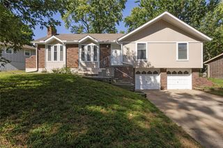 323 Gladstone Drive, Blue Springs, MO 64014