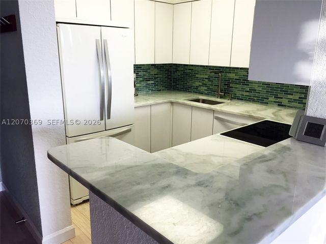 1500 Bay Rd 618S, Miami Beach, FL 33139