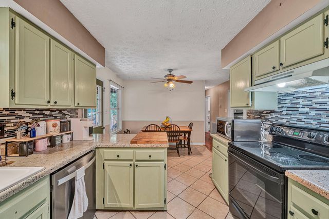 1145 FARMINGTON RD, Hardy, VA 24101