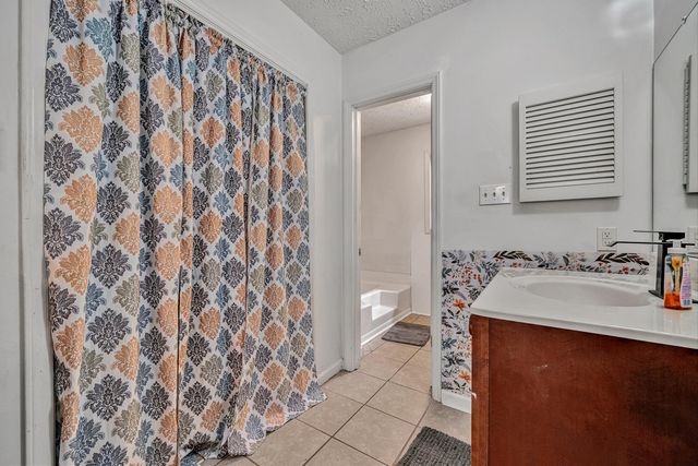 1145 FARMINGTON RD, Hardy, VA 24101