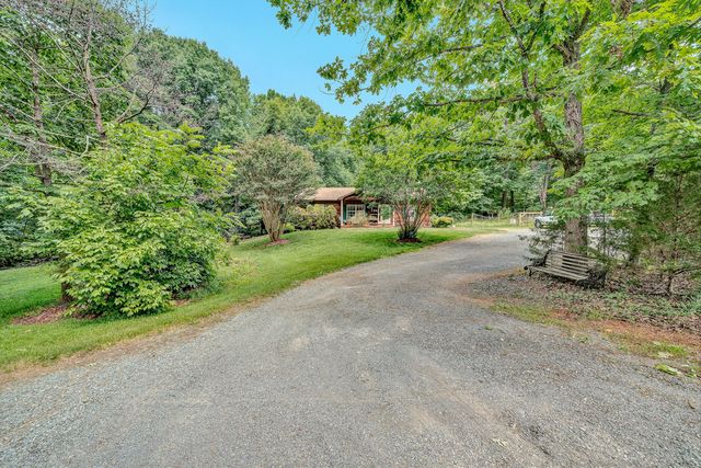 1145 FARMINGTON RD, Hardy, VA 24101