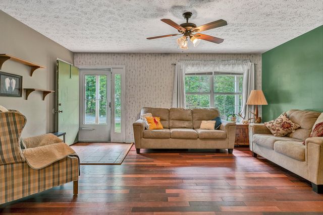 1145 FARMINGTON RD, Hardy, VA 24101