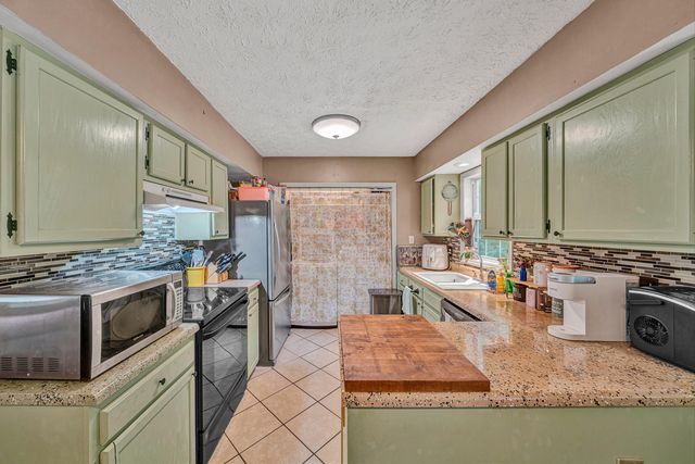 1145 FARMINGTON RD, Hardy, VA 24101