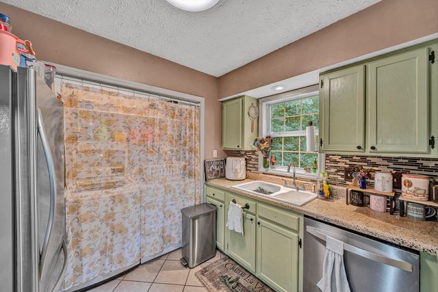 1145 FARMINGTON RD, Hardy, VA 24101