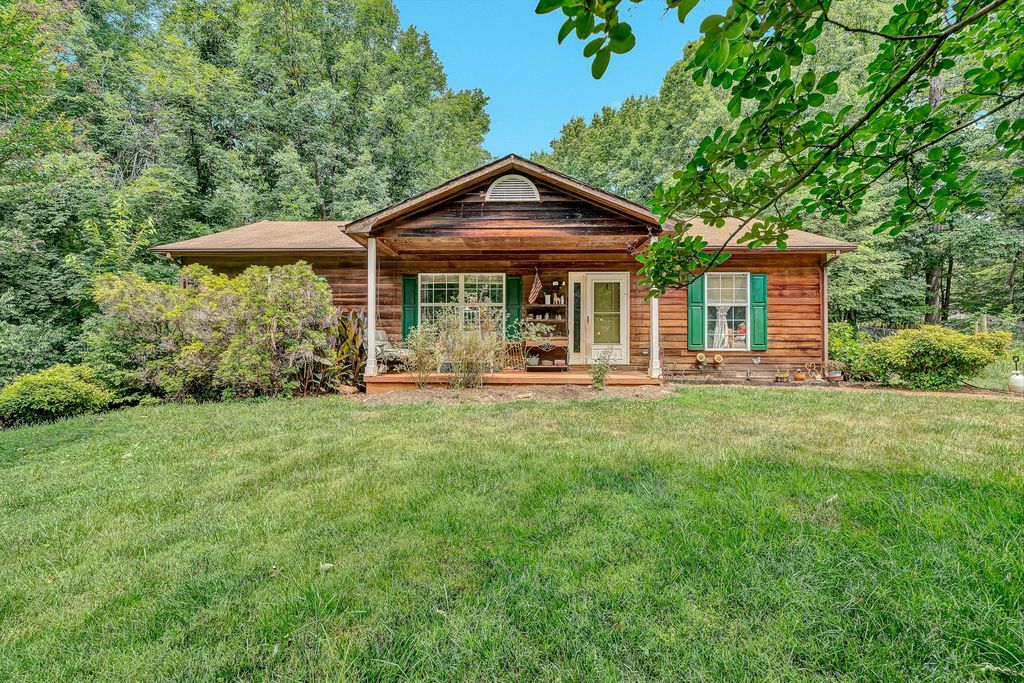 1145 FARMINGTON RD, Hardy, VA 24101