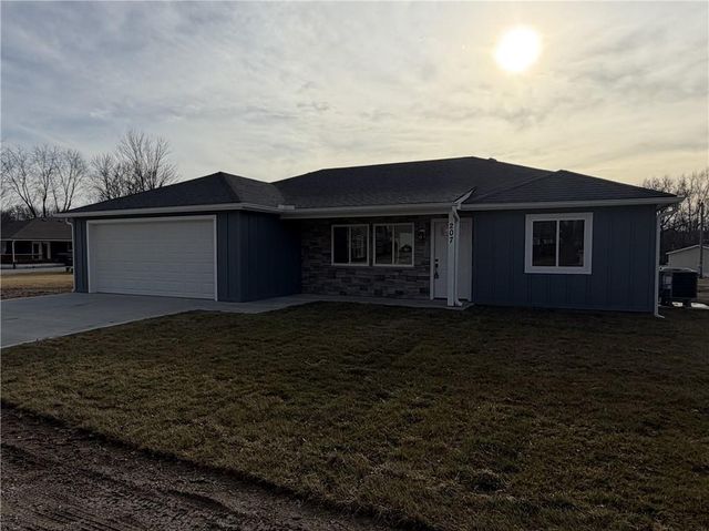 207 W 2nd Street, Creighton, MO 64739