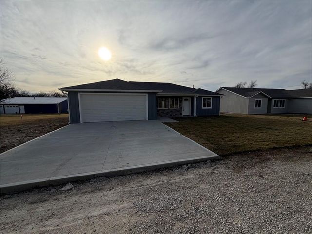 207 W 2nd Street, Creighton, MO 64739