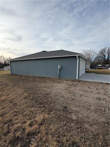 207 W 2nd Street, Creighton, MO 64739