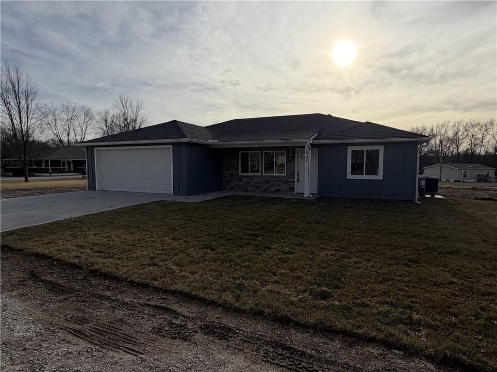 207 W 2nd Street, Creighton, MO 64739