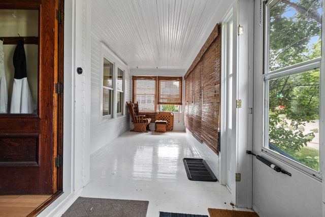 923 W NEW YORK AVENUE, Oshkosh, WI 54901