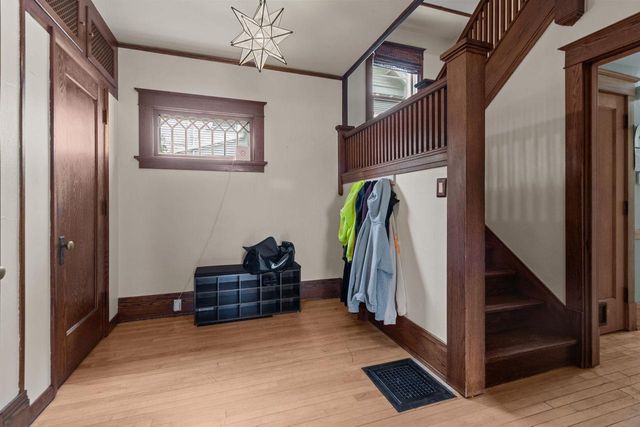 923 W NEW YORK AVENUE, Oshkosh, WI 54901