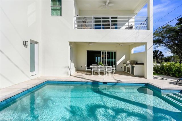 596 111th AVE N, Naples, FL 34108