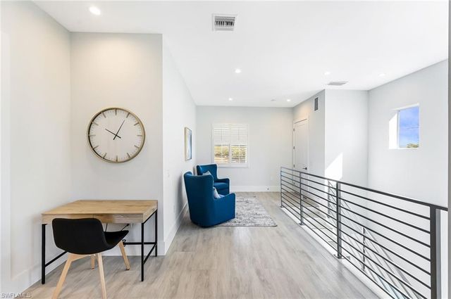 596 111th AVE N, Naples, FL 34108