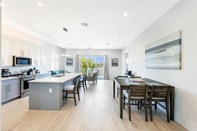 596 111th AVE N, Naples, FL 34108