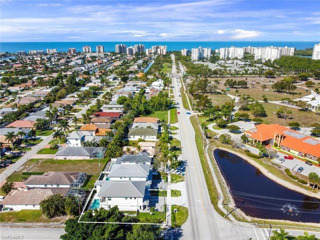 596 111th AVE N, Naples, FL 34108