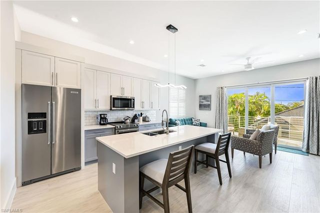 596 111th AVE N, Naples, FL 34108