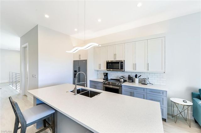 596 111th AVE N, Naples, FL 34108