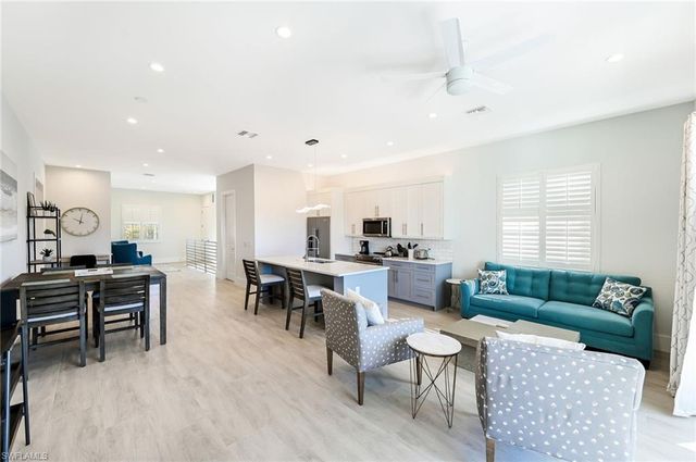 596 111th AVE N, Naples, FL 34108