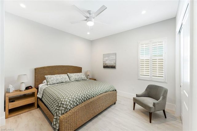 596 111th AVE N, Naples, FL 34108