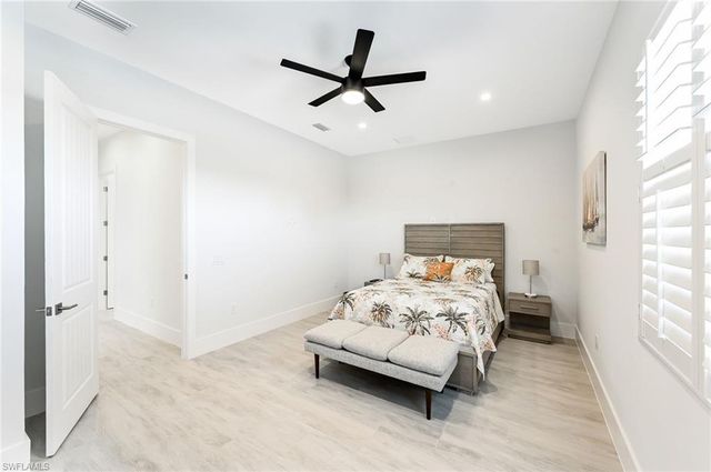 596 111th AVE N, Naples, FL 34108