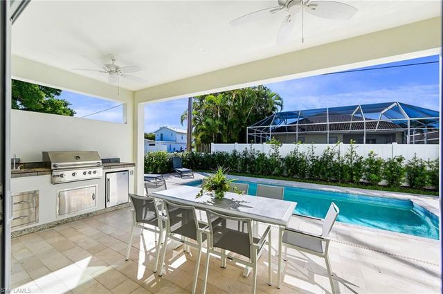 596 111th AVE N, Naples, FL 34108