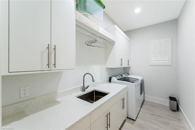 596 111th AVE N, Naples, FL 34108