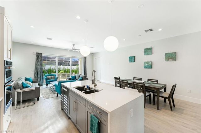 596 111th AVE N, Naples, FL 34108