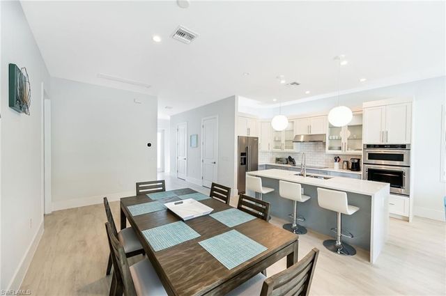 596 111th AVE N, Naples, FL 34108