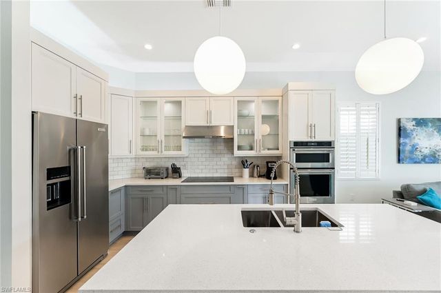 596 111th AVE N, Naples, FL 34108