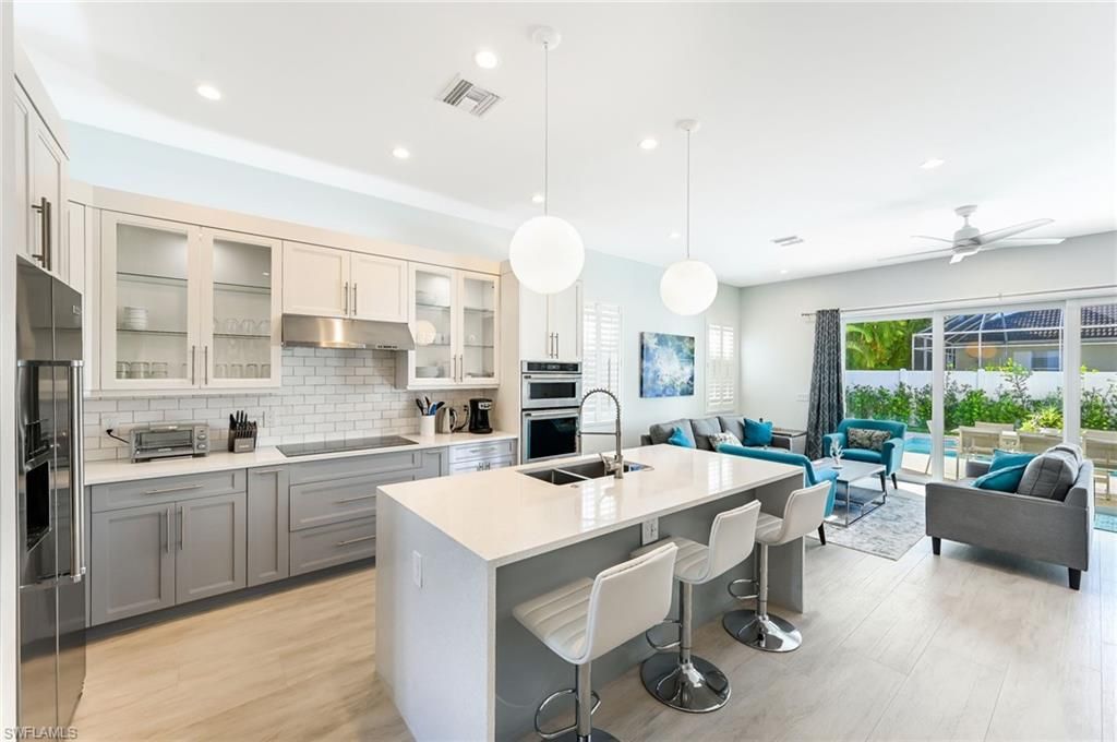 596 111th AVE N, Naples, FL 34108