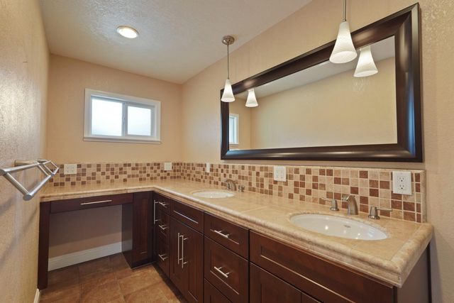 1150 Junewood Ct, Lodi, CA 95242
