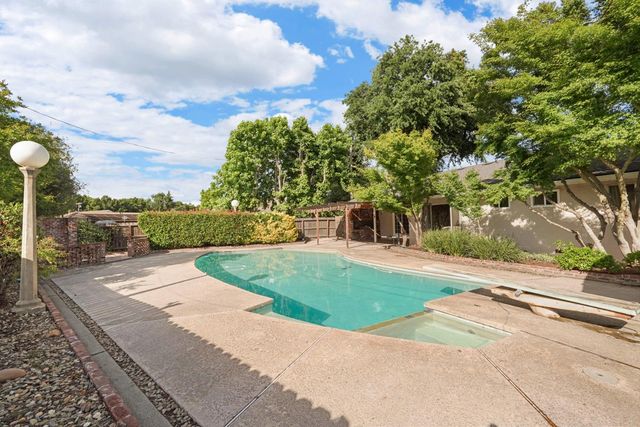 1150 Junewood Ct, Lodi, CA 95242