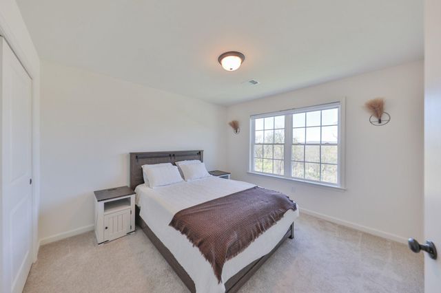 2595 STONEWALL DR, Center, PA 18034