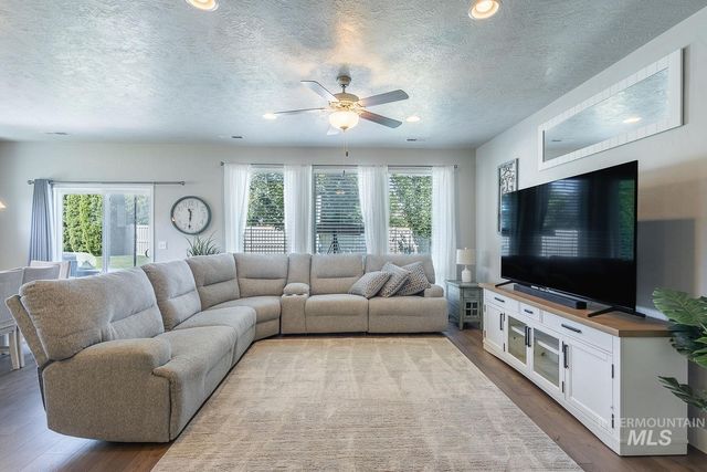 4513 S Dazzle Ave, Meridian, ID 83642