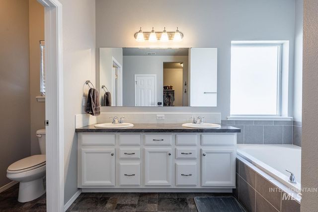 4513 S Dazzle Ave, Meridian, ID 83642