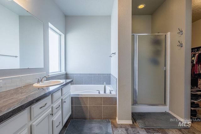 4513 S Dazzle Ave, Meridian, ID 83642