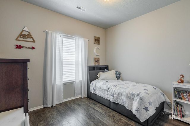 4513 S Dazzle Ave, Meridian, ID 83642