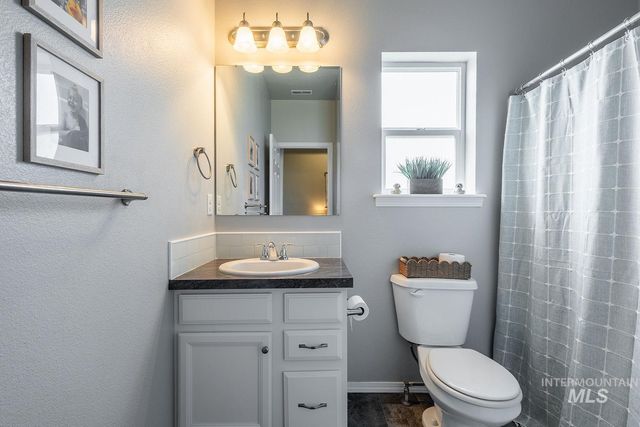 4513 S Dazzle Ave, Meridian, ID 83642