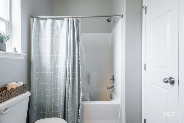 4513 S Dazzle Ave, Meridian, ID 83642