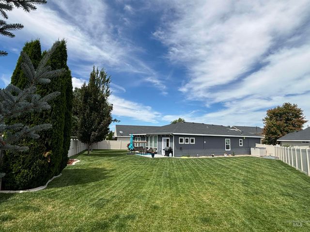 4513 S Dazzle Ave, Meridian, ID 83642