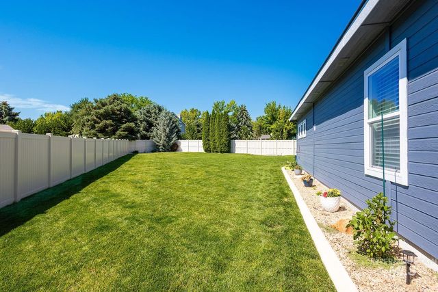 4513 S Dazzle Ave, Meridian, ID 83642
