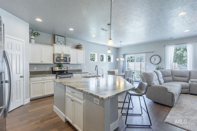 4513 S Dazzle Ave, Meridian, ID 83642